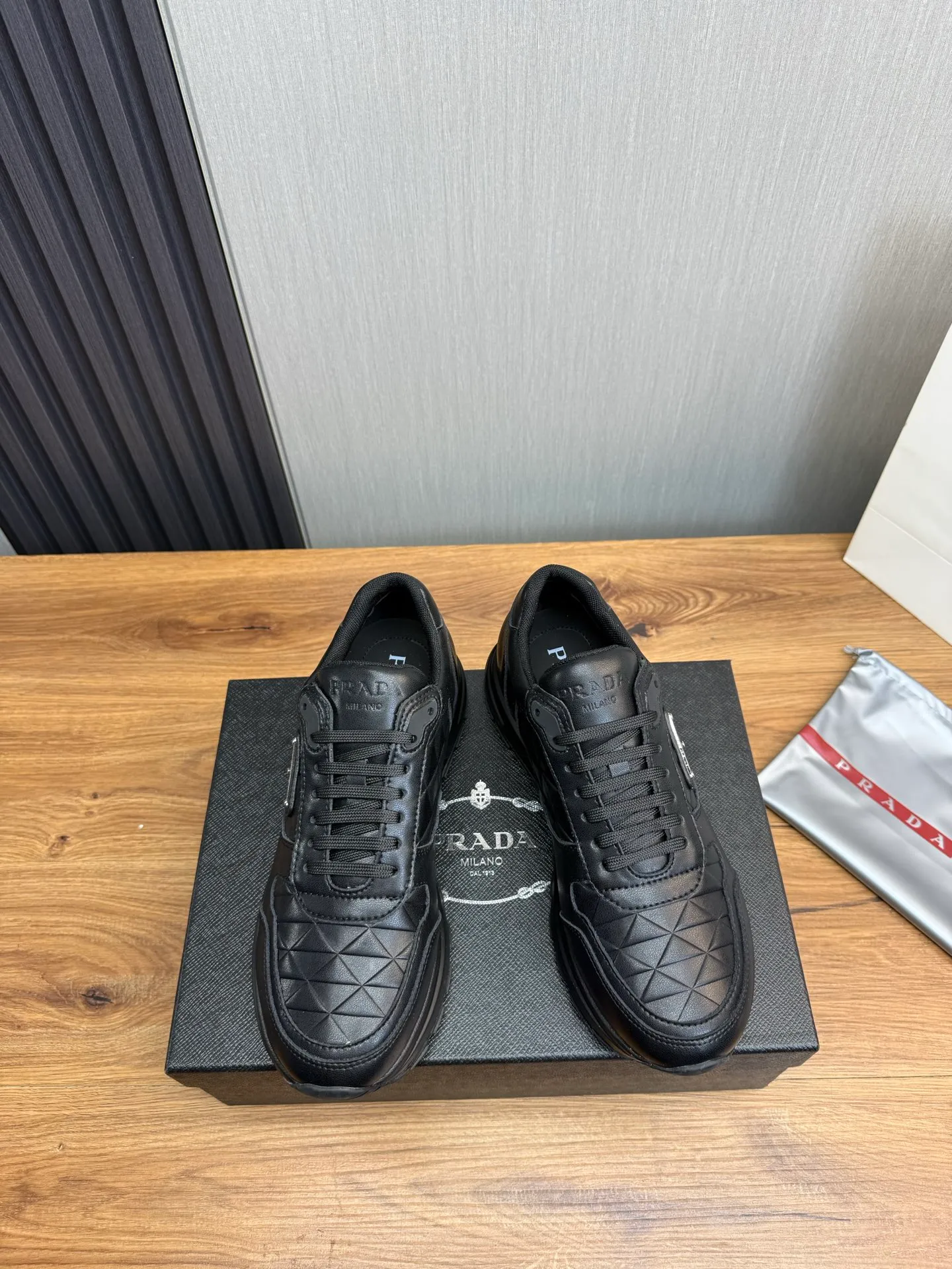 Men's shoes 520💰 [PRADA] Men's shoes are popular in the counter, official website is synchronized, high-quality shipments ✔️Original cowhide splicing + cowhide lining, 1🆚1 replica, original original sole, 38-45 (45 customized, non-refundable)